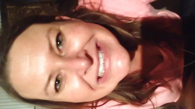 Puta negra chupando mini polla blanca
