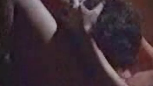 Pralle perra puede ser follada en la sala de almacenamiento.