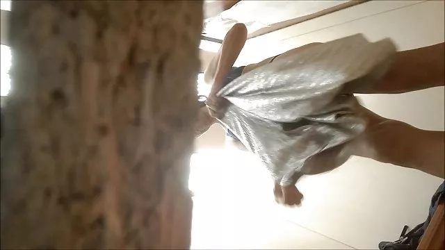 Lesbianas se lamen y se acarician