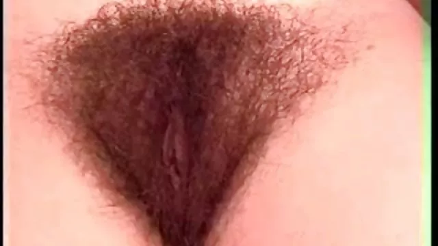 Asialuder de pecho grueso necesita una polla gruesa