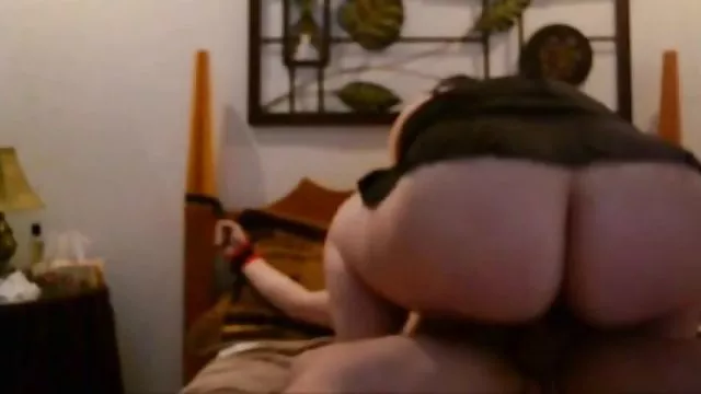 Totalmente cachonda ella sacude su coño