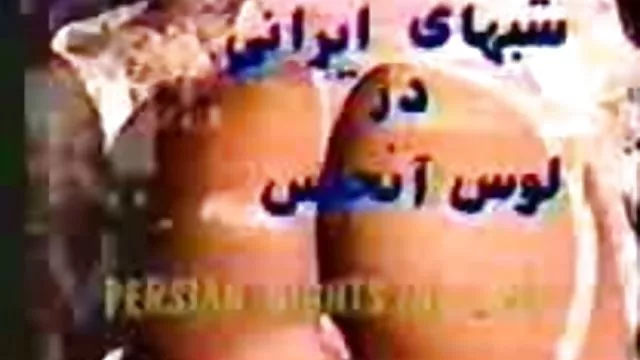Dos chicas dulces en el país tienen sexo lésbico en el heno