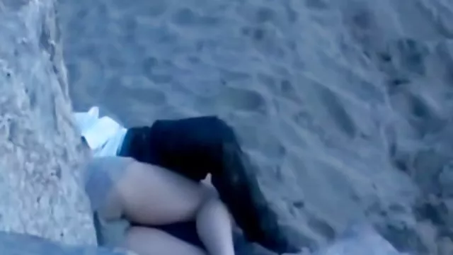 Puta alemana cachonda follada por máquina de follar en consultorio médico