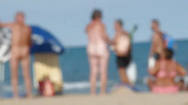 Rubia perra con lengua y polla follada.