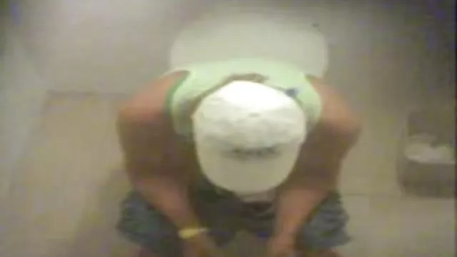 La stripper calva se folla a dos chicas en un trío de CFNM