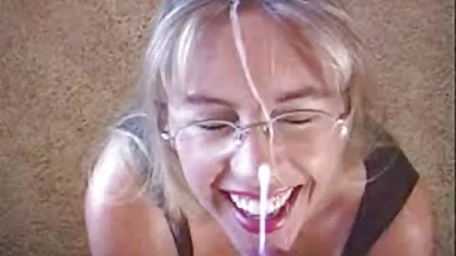 Chica rubia follada con grandes tetas