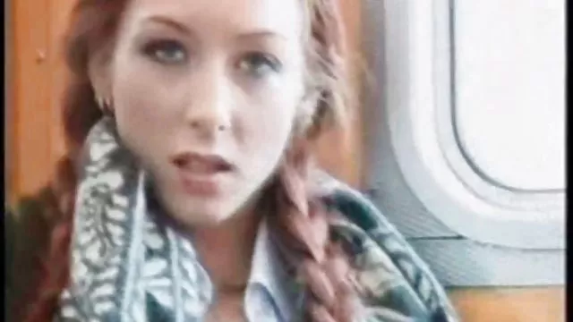 Adolescente pervertida deja otro en su culo.
