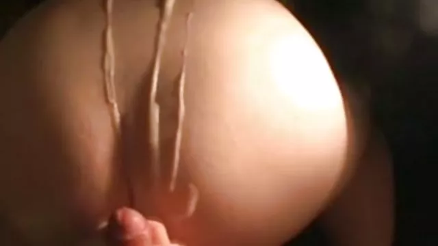 Amigas calientes están en trío bi