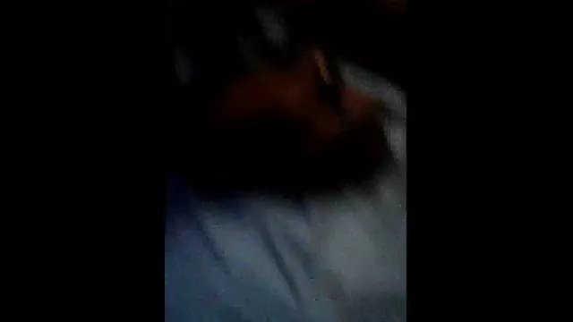 Abuela rubia gorda se para sobre pollas jóvenes