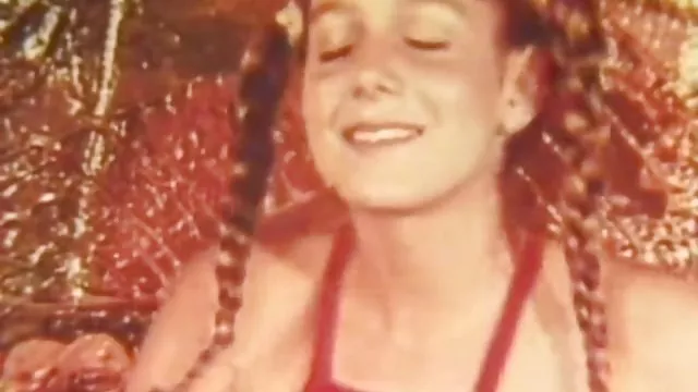 Rubia adicta al sexo regordeta obtiene su culo relleno